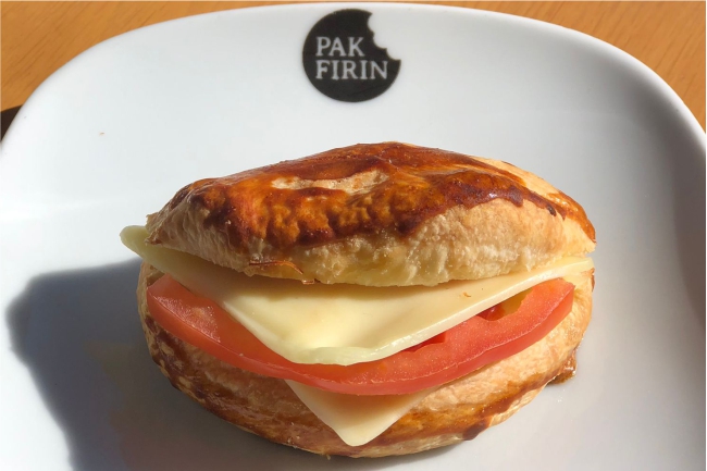 Domatesli Kaşarlı Poğaça  